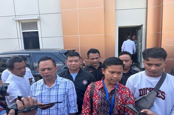 Keluarga Aldi Aprianto usai menanyakan kelanjutan kasus penembakan di Gunungkidul