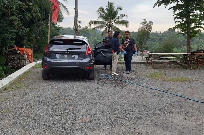 Perempuan asal Sleman ditemukan terkulai di mobil di Kulon Progo, polisi sedang menyelidiki hal itu.