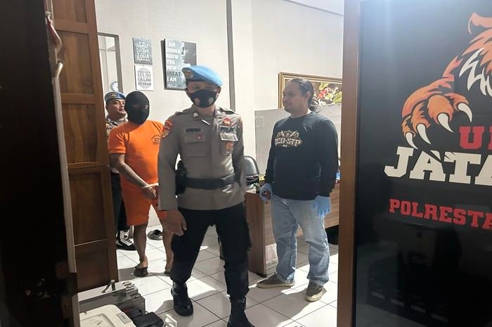AYN, pria bertato akhirnya ditahan polisi setelah memberikan laporan palsu jadi korban kejahatan.