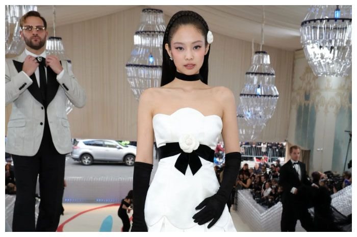 Jennie Blackpink tampil di Met Gala 203 di New York.
