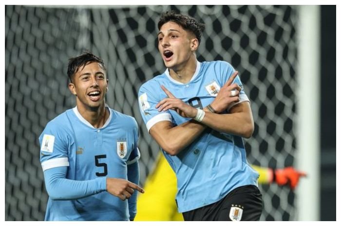 Striker Uruguay U-20 Andres Ferrari rayakan gol di Piala Dunia U-20 2023.