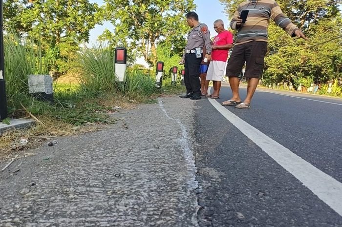 Lokasi kecelakaan, dua anak di bawah umur mengendarai motor dan menabrak tiang pembatas jalan