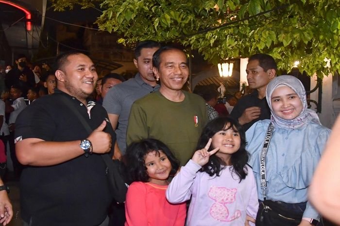 Presiden Joko Widodo berjalan-jalan di Malioboro