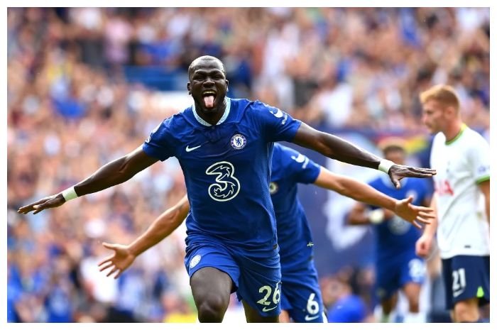 Bek Kalidou Koulibaly, dari Chelsea pindah ke Al-Hilal.