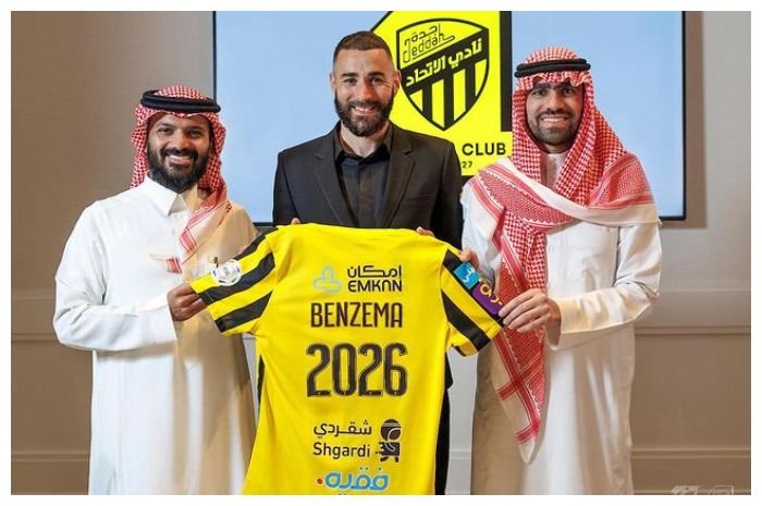 Striker Karim Benzema bergabung dengan Al-Ittihad.