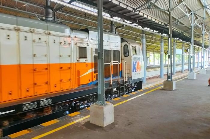 Penumpang boleh buka masker di dalam Kereta Api