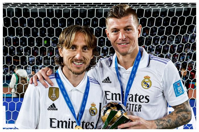 Duo veteran Real Madrid Luka Modric (kiri) dan Toni Kroos.