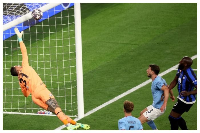 Manchester City nyaris kebobolan bila sundulan pemain Inter Milan Federico Dimarco tidak kena tiang di final Liga Champions.