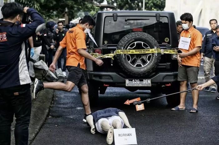Rekonstruksi saat Mario Dandy menendang kepala David Ozora