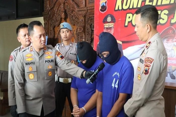 Suami isteri bejat, paksa perempuan threesome di Jepara