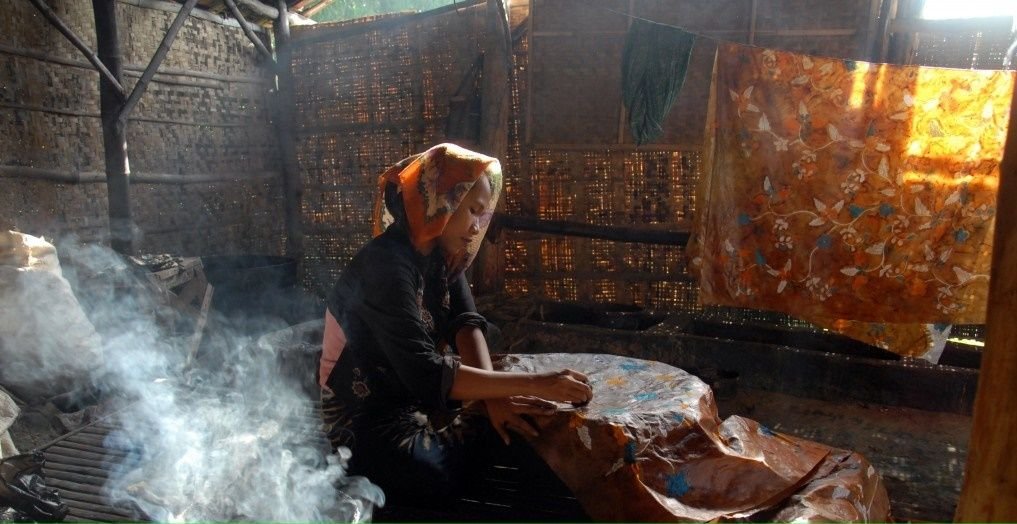 Pengrajin batik tulis