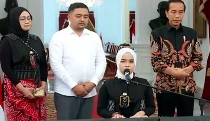 Putri Ariani saat tampil membawakan Loneliness di depan Presiden Jokowi