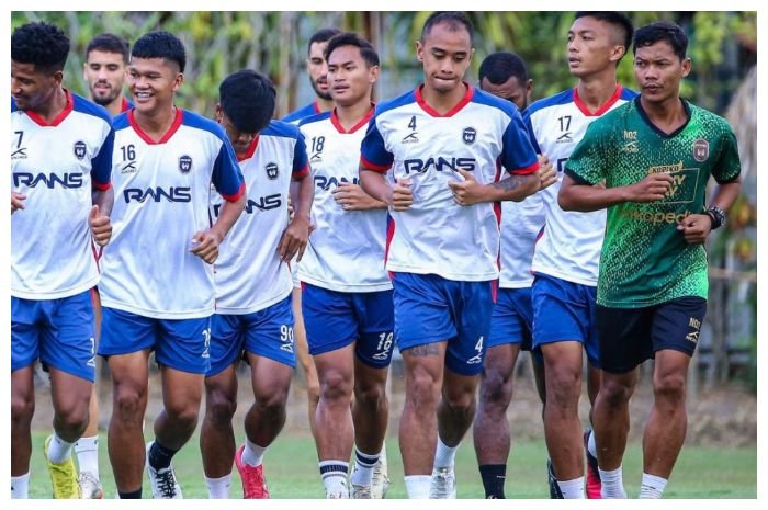 RANS Nusantara FC ber-home base di Maguwoharjo, Sleman.