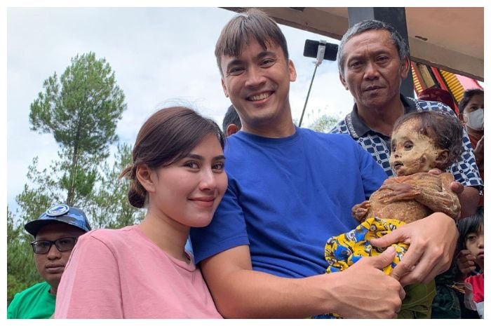 Syahnaz Shadiqah dengan Rendy Kjaernett.