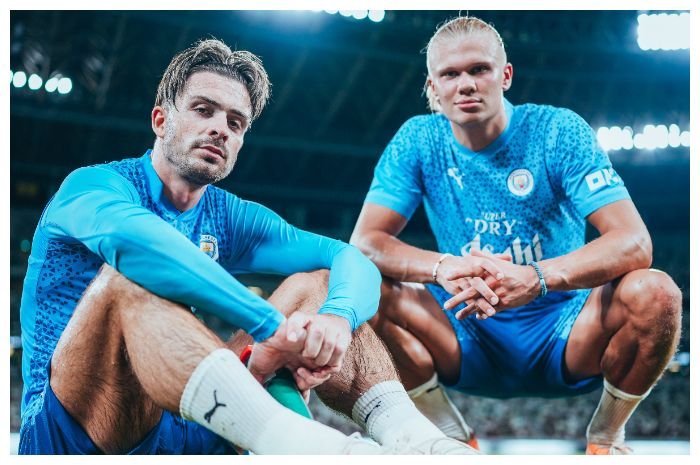 Duo Manchester City Jack Grealish (kiri) dan Erling Haaland.