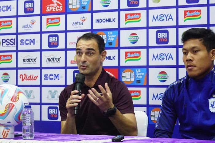 Pelatih PSIS Semarang Gilbert Agius