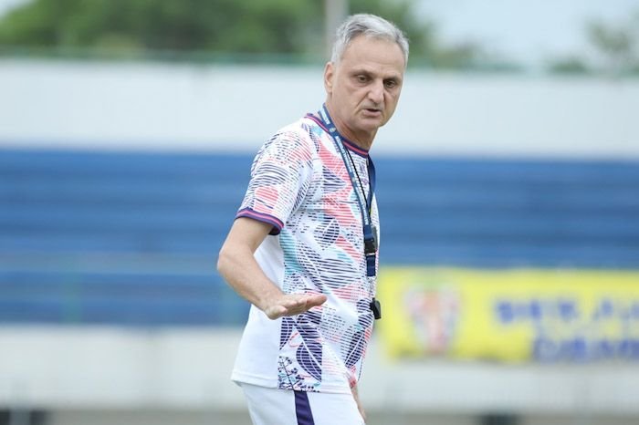 Pelatih PSS Sleman Marian Mihail