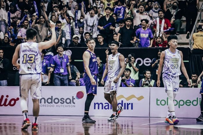 Pelita Jaya versus Prawira Harum