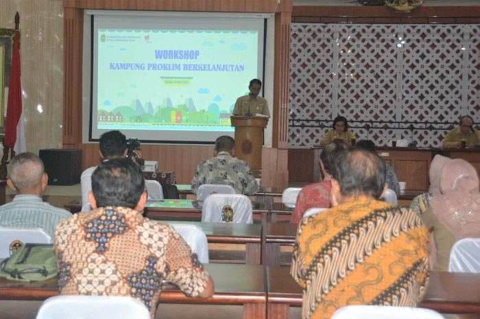 Pelaksana Sekretaris DLH Kota Yogyakarta Very Tri Jatmiko saat memberikan paparan terkait rencana usulan 84 kampung Proklim ke tingkat nasional