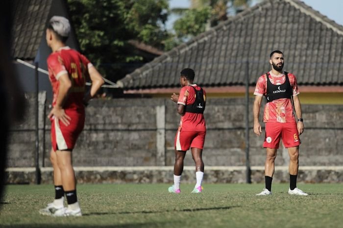 Skuat PSS Sleman menjalani latihan