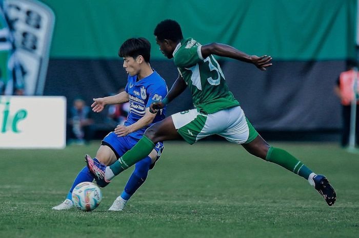 Laga PSS Sleman versus PSIS di Stadion Maguwoharjo