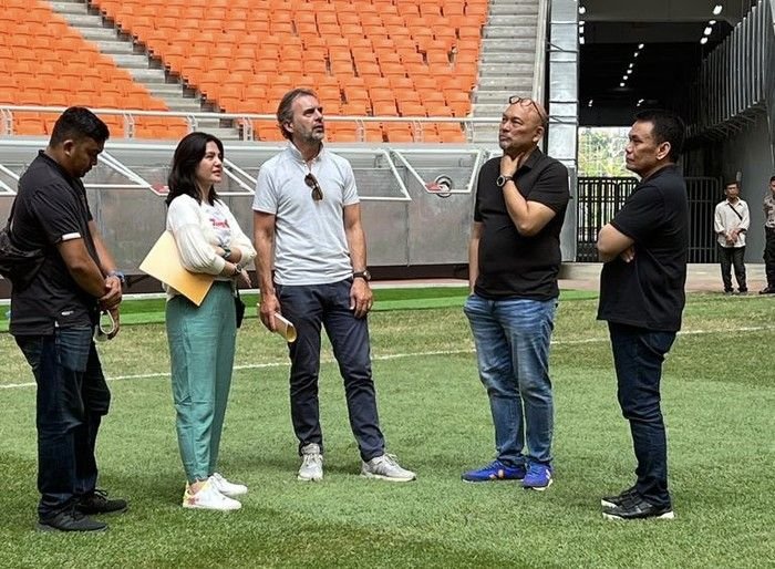 FIFA ketika meninjau Jakarta International Stadium bersama Wakil Ketua Umum PSSI, Ratu Tisha