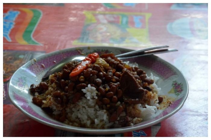 Satu porsi nasi brongkos koyor di Kantin Balaikota Yogyakarta