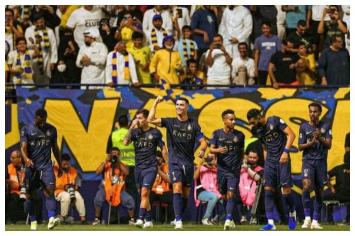 Pemain Al Nassr merayakan kemenangan atas Al Shahab.