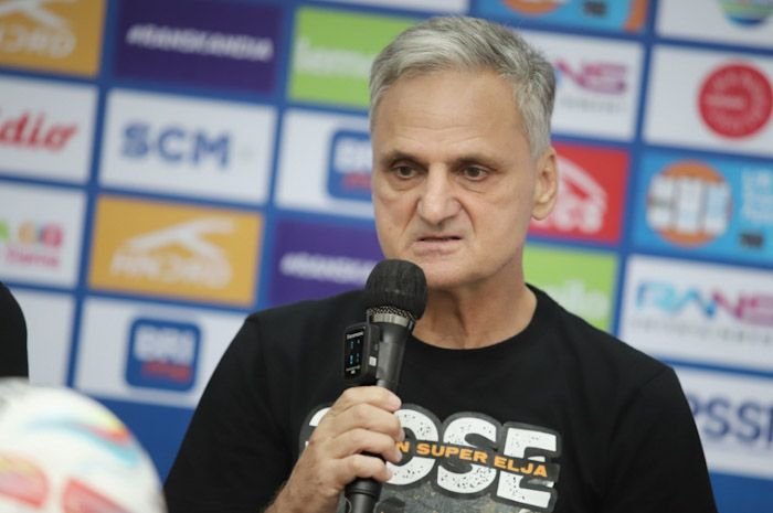 Pelatih PSS Sleman Marian Mihail