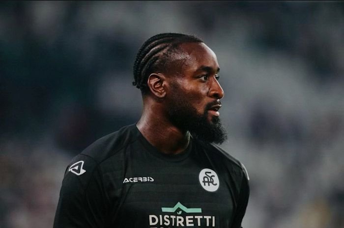 Striker Spezia M'Bala Nzola