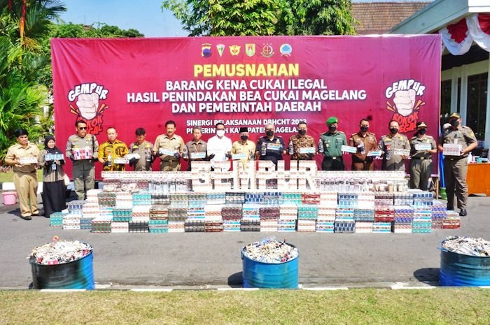 Pemusnahan rokok ilegal oleh Pemkab Magelang