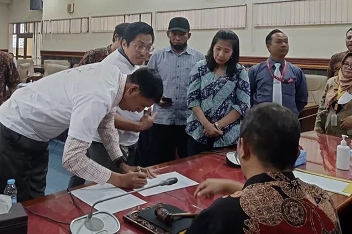 Penandatangan pakta integritas oleh pihak-pihak yang terlibat dalam kasus Malioboro City Regency di Gedung DPRD DIY, Rabu, 23 Agustus 2023.