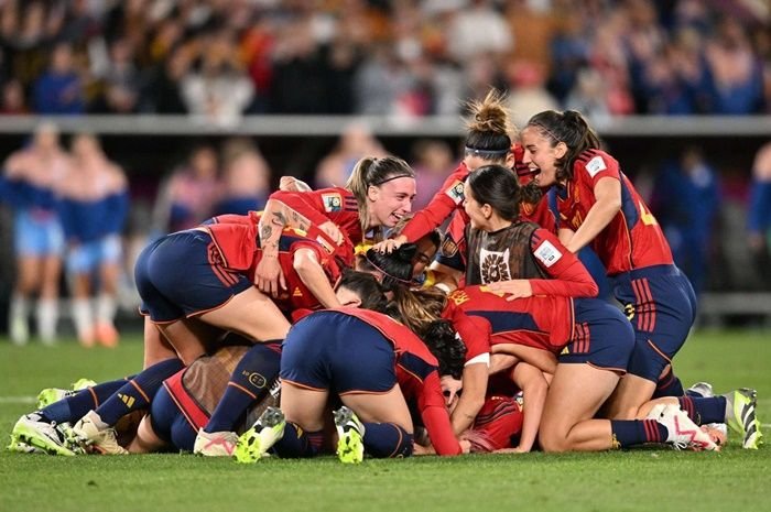 Para pemain Timnas Spanyol merayakan kemenangan atas Inggris pada laga final Piala Dunia Wanita 2023 di Stadion Australia, Sydney, Minggu, 20 Agustus 2023 sore WIB
