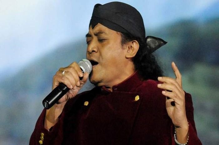 Almarhum Didi Kempot dalam salah satu aksi panggungnya.