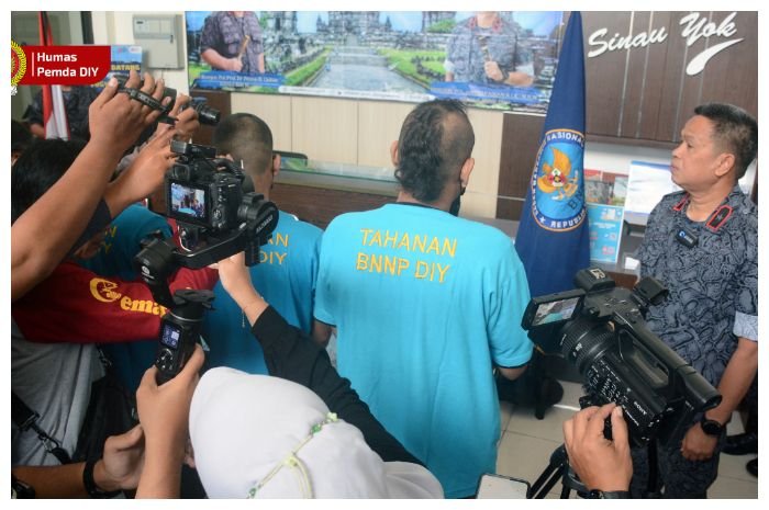 para tersangka peredaran narkoba yang diamankan jajaran BNNP DIY